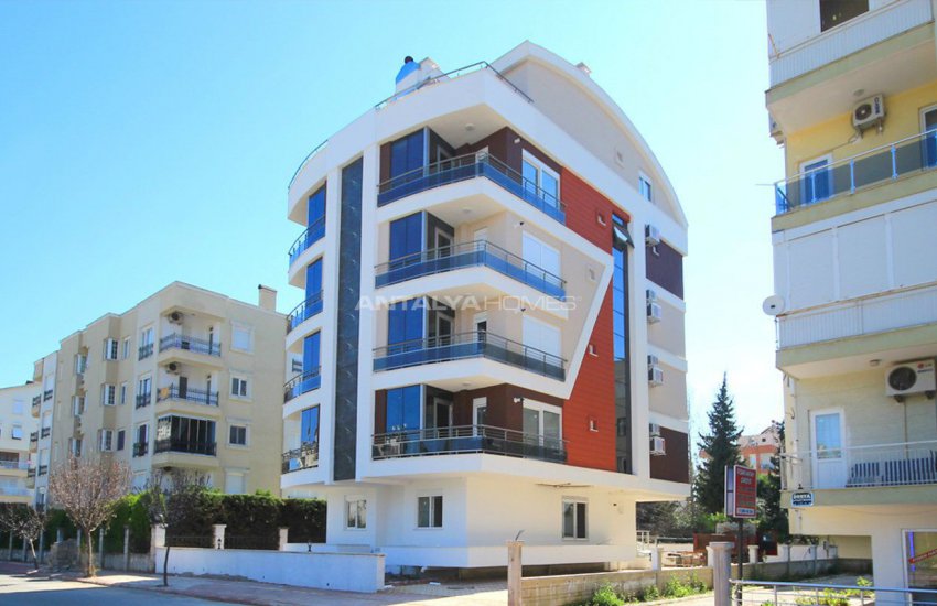 Real Estate Within Walking Distance to the Beach in Antalya 1