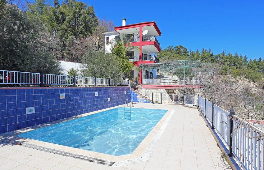 Modern Villa Med Utsikt Över Stan Och Havet I Konyaalti