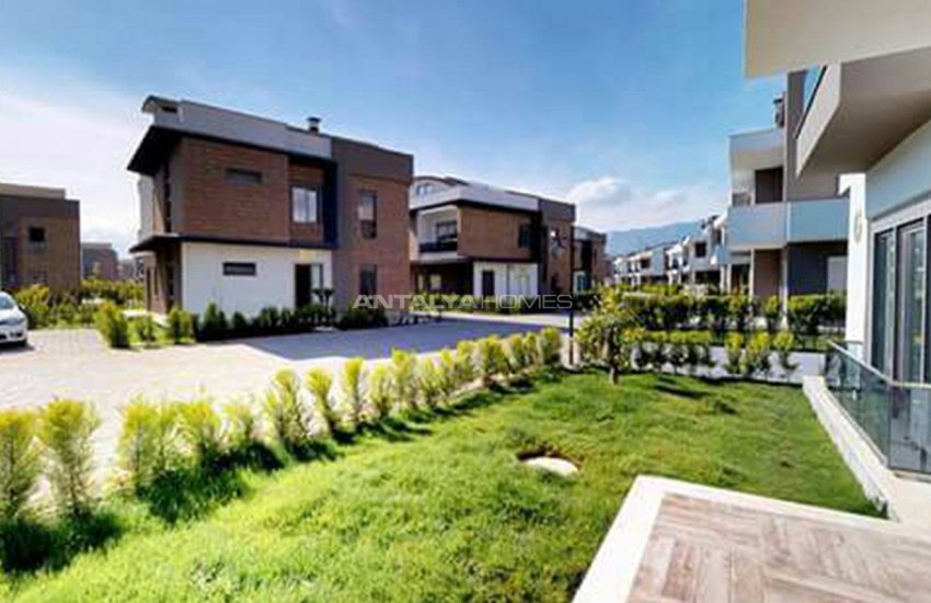 Döşemealtı'nda Site İçinde Bahçeli Müstakil Villalar 7