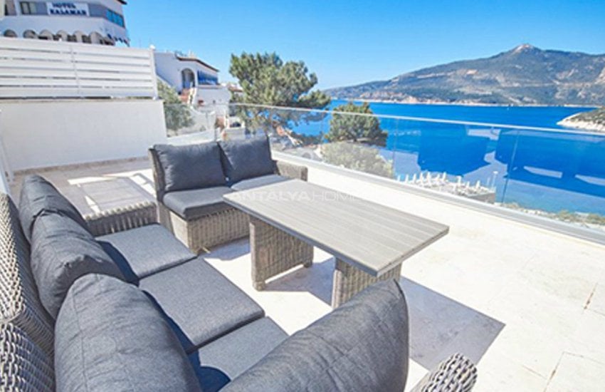 Kalkan'da Plaja 250 Metre Uzaklıkta Komple Eşyalı Villa 2