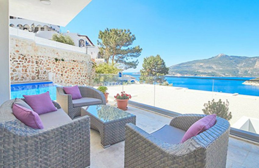 Kalkan'da Plaja 250 Metre Uzaklıkta Komple Eşyalı Villa 11