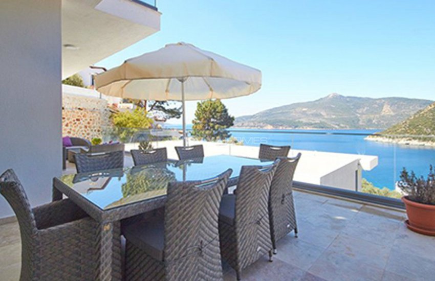 Kalkan'da Plaja 250 Metre Uzaklıkta Komple Eşyalı Villa 13