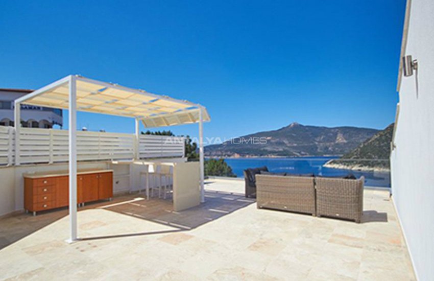 Kalkan'da Plaja 250 Metre Uzaklıkta Komple Eşyalı Villa 14