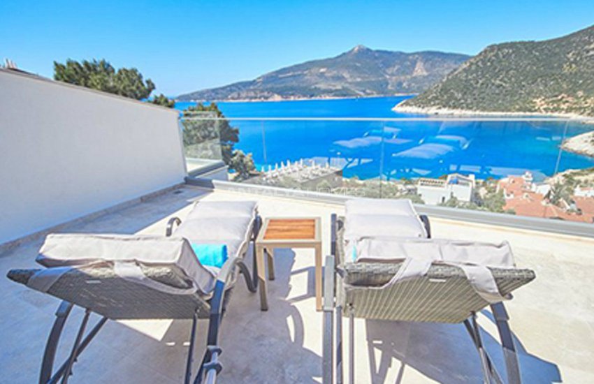 Kalkan'da Plaja 250 Metre Uzaklıkta Komple Eşyalı Villa 16