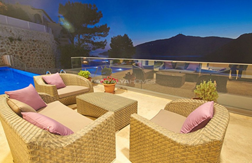 Kalkan'da Plaja 250 Metre Uzaklıkta Komple Eşyalı Villa 17