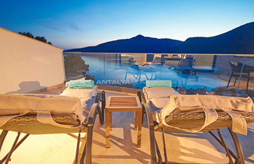 Kalkan'da Plaja 250 Metre Uzaklıkta Komple Eşyalı Villa 18