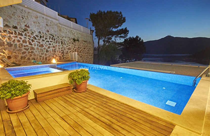 Kalkan'da Plaja 250 Metre Uzaklıkta Komple Eşyalı Villa 19