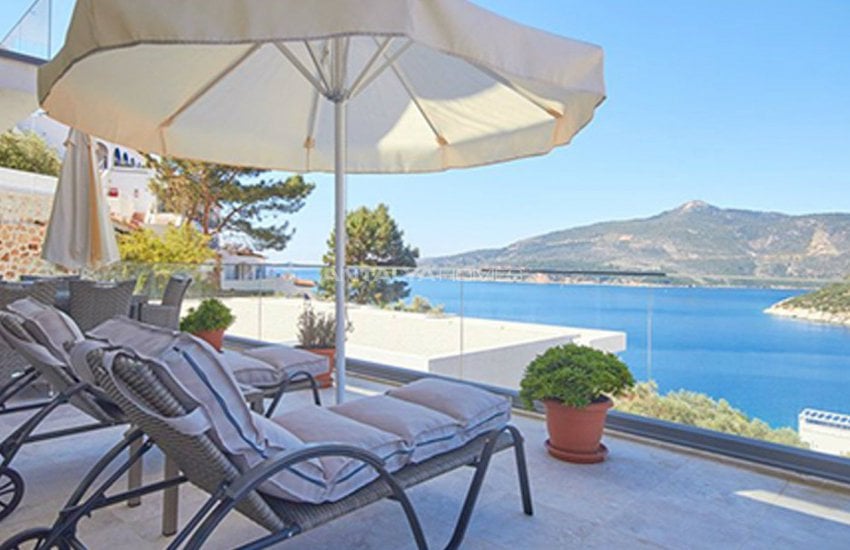Kalkan'da Plaja 250 Metre Uzaklıkta Komple Eşyalı Villa 3