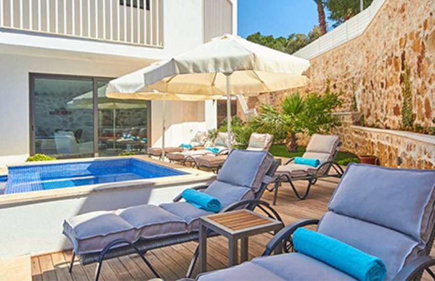 Kalkan'da Plaja 250 Metre Uzaklıkta Komple Eşyalı Villa 9