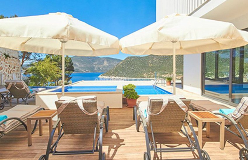Kalkan'da Plaja 250 Metre Uzaklıkta Komple Eşyalı Villa 10