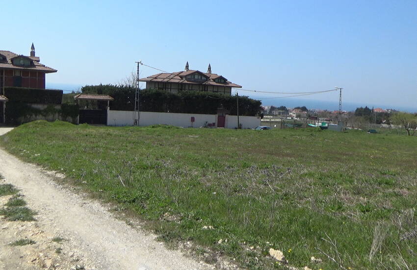 Investment Land Suitable for Villa Construction in Istanbul 1