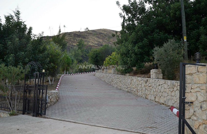 Aksu Karaöz’de Mobilyalı 3+1 Müstakil Çiftlik Evi 12