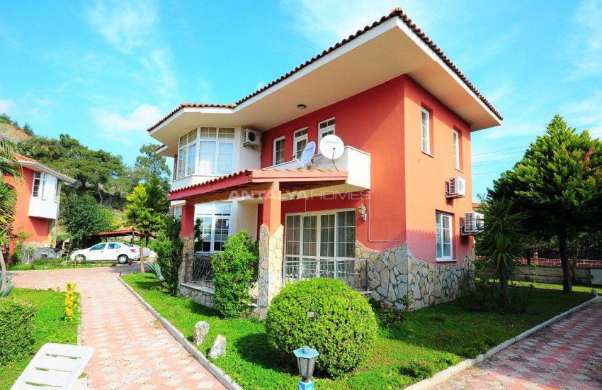 Çamyuva’da Ortak Havuzlu ve Bahçeli Müstakil Villa 8