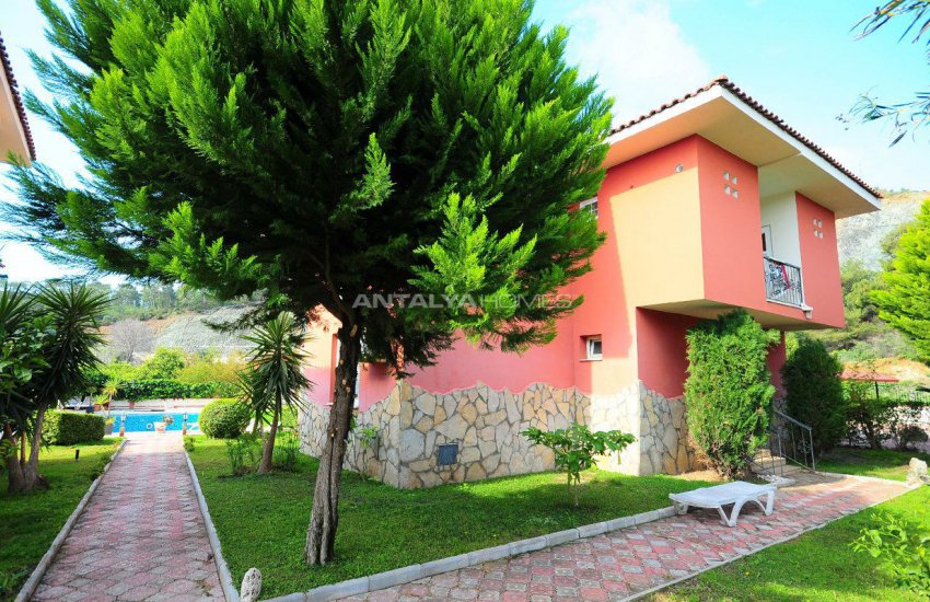 Çamyuva’da Ortak Havuzlu ve Bahçeli Müstakil Villa 10