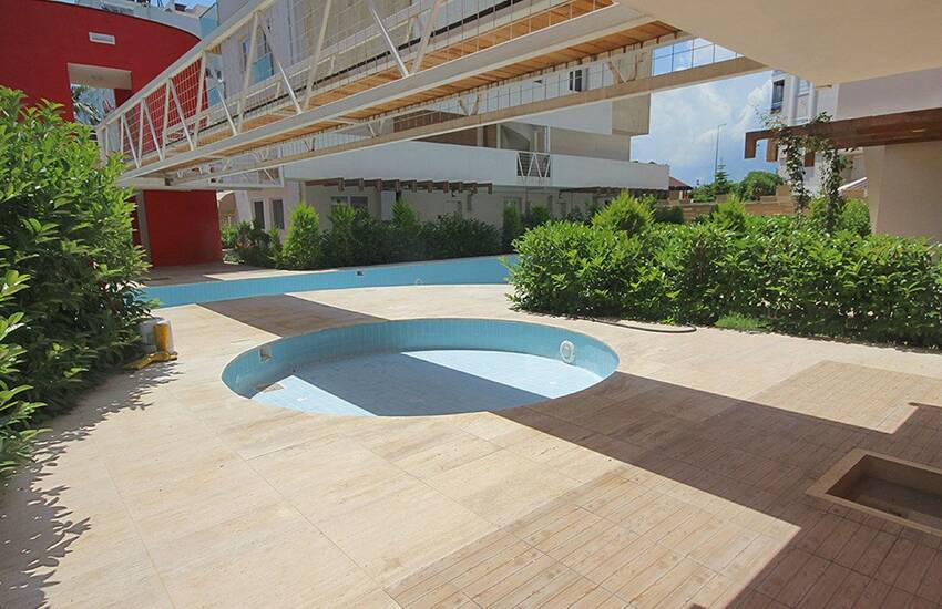 Modern Gestaltete 4+1 Wohnung Mit Jacuzzi In Antalya