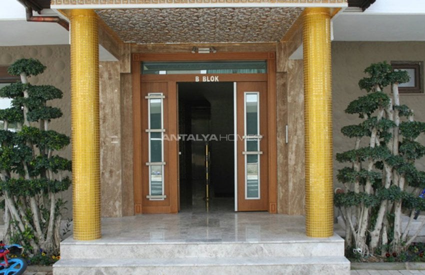 Meydankavağı'nda Yüzme Havuzlu Site İçinde Daireler 1