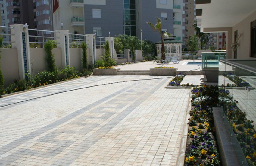 Meydankavağı'nda Yüzme Havuzlu Site İçinde Daireler 3