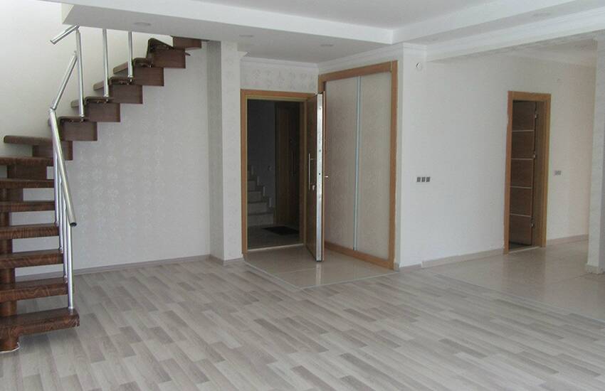 Wide Antalya Property in the Complex with Pool and Sauna