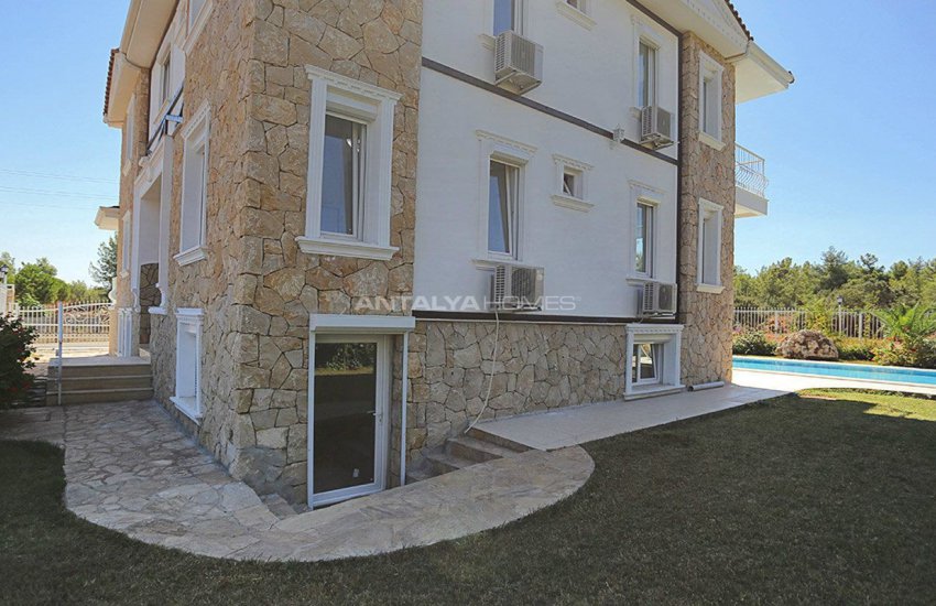 منزل حجري محاط بغابات الصنوبر الأحمر في أنطاليا دوشمالتي 16