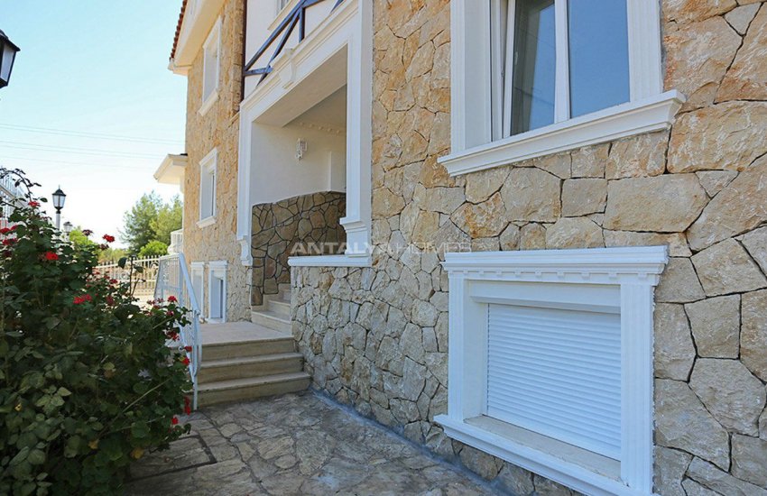 منزل حجري محاط بغابات الصنوبر الأحمر في أنطاليا دوشمالتي 17