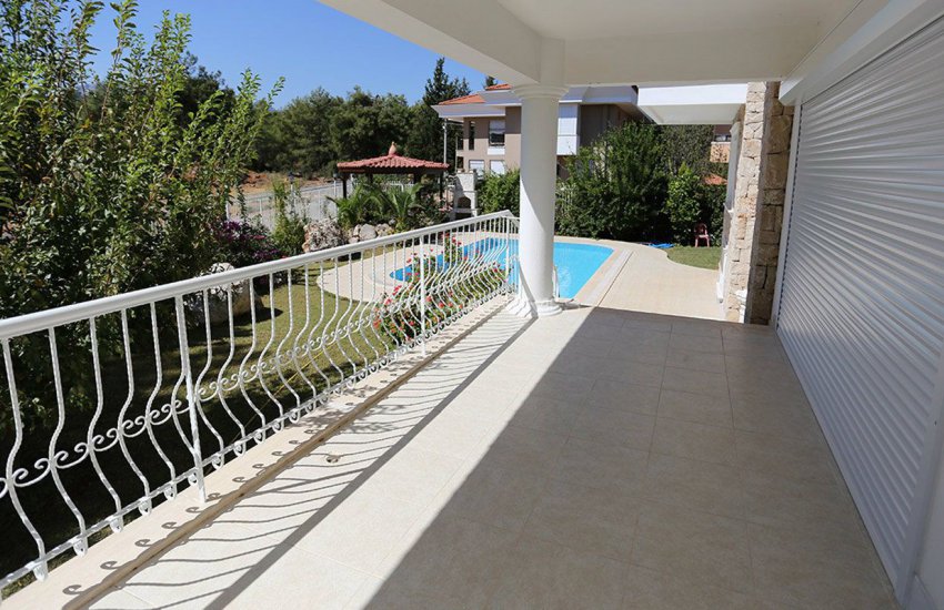 منزل حجري محاط بغابات الصنوبر الأحمر في أنطاليا دوشمالتي 19