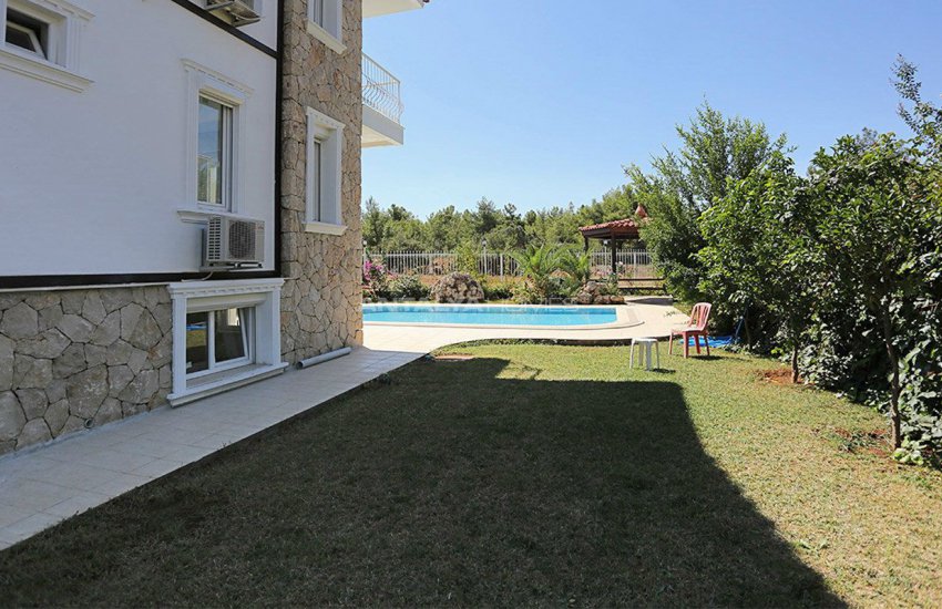 منزل حجري محاط بغابات الصنوبر الأحمر في أنطاليا دوشمالتي 10