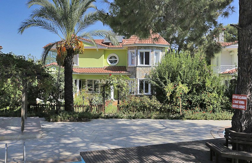 Detacted Villas with Private Garden and Car Parks in Antalya 12