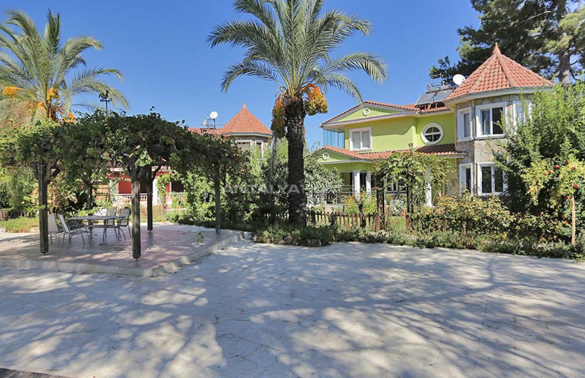 Detacted Villas with Private Garden and Car Parks in Antalya 14
