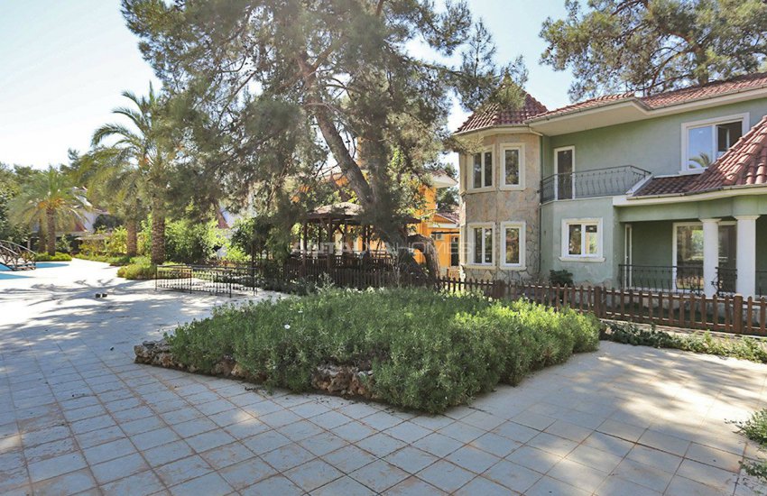 Detacted Villas with Private Garden and Car Parks in Antalya 16
