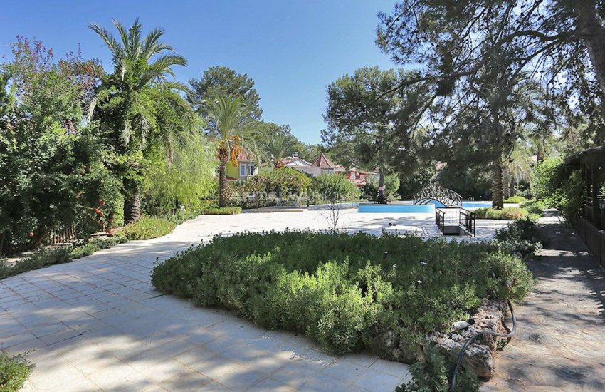 Detacted Villas with Private Garden and Car Parks in Antalya 17