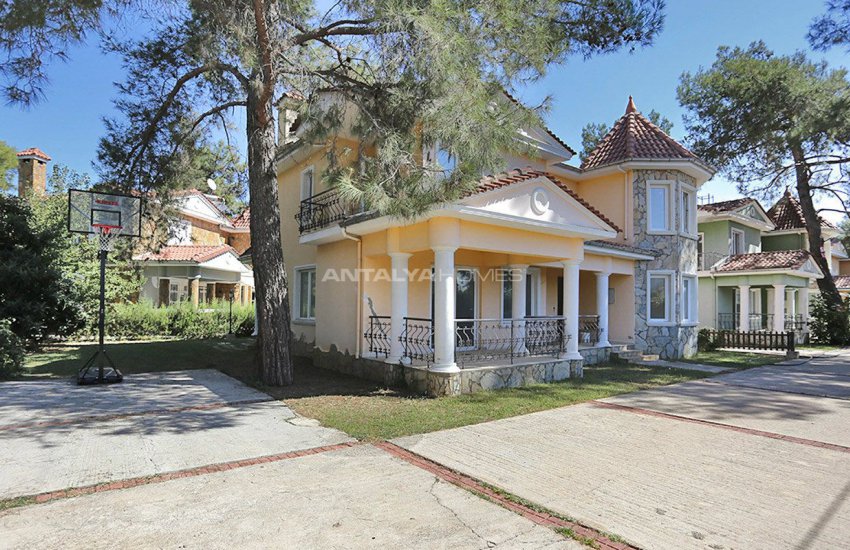 Detacted Villas with Private Garden and Car Parks in Antalya 4