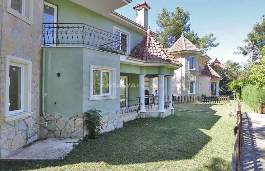 Detacted Villas with Private Garden and Car Parks in Antalya 8