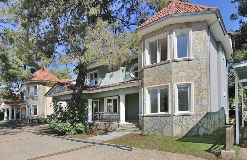 Detacted Villas with Private Garden and Car Parks in Antalya 9