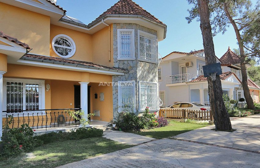 Detacted Villas with Private Garden and Car Parks in Antalya 10