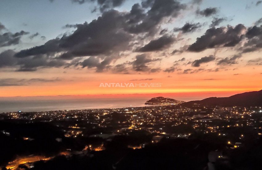 ویلای تریپلکس با چشم انداز با شکوه از دریا و قلعه در آلانیا 7