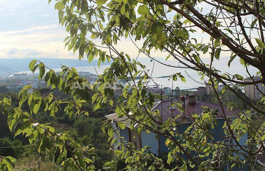 Trabzon Arsin'de Doğa İle İç İçe Satılık Arsa