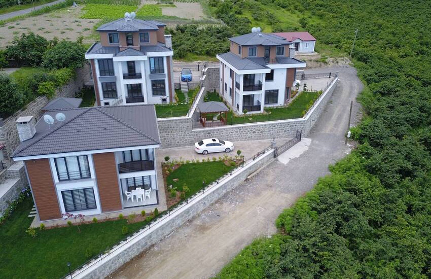 Luxurious Sea View Houses with Private Gardens in Ortahisar, Trabzon 1