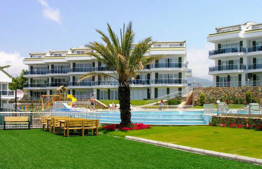 Spacious Real Estate in Alanya with Sea and Nature View 2