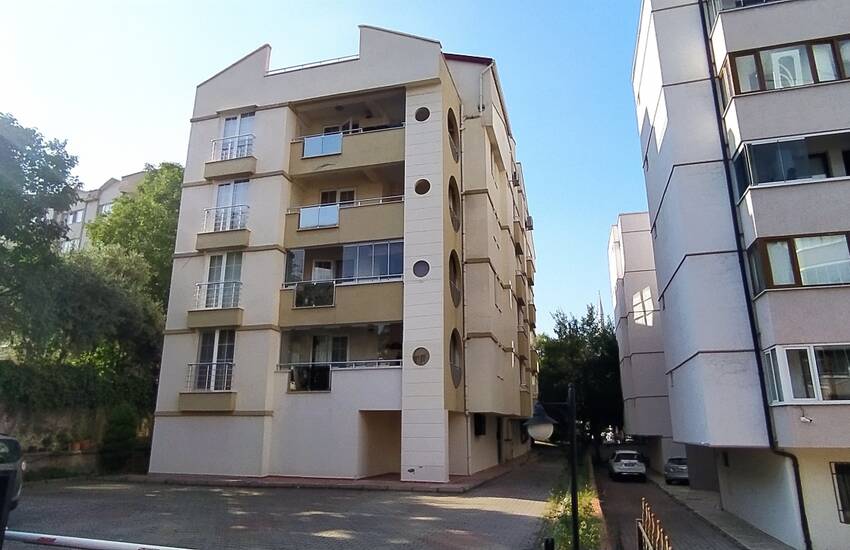 Centrally Located Flat in a Residential Complex in Bursa 1