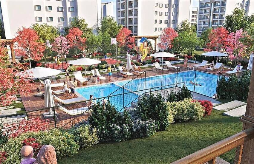 3+1 Apartments with Outdoor Swimming Pool in Bursa 1