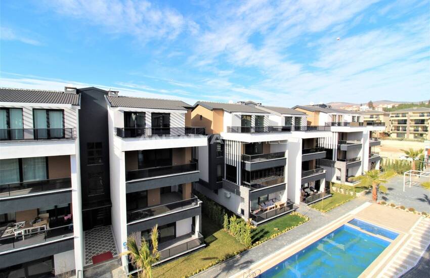 Schlüsselfertige Duplex-immobilien In Einem Komplex Mit Pool In Bursa