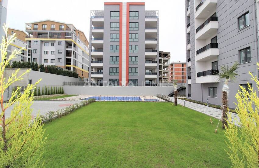 Instapklare Appartementen In Een Complex Met Zwembad In Bursa