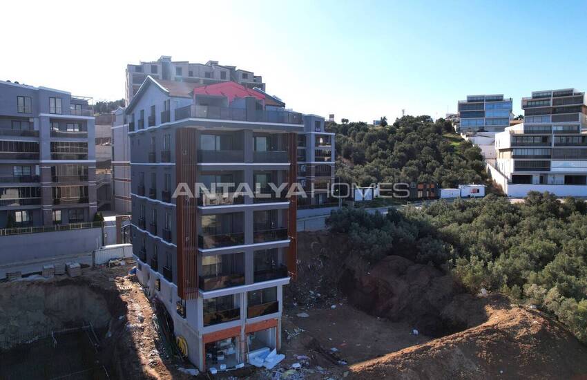 Well-located Flats in Complex with Swimming Pool in Bursa Mudanya
