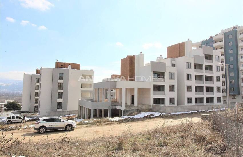 Apartments for Sale in a Complex with Pool in Bursa Nilufer