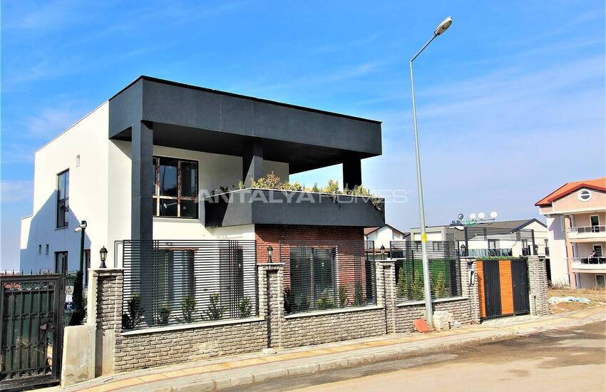 Detached Modern Triplex House in Bursa Nilufer