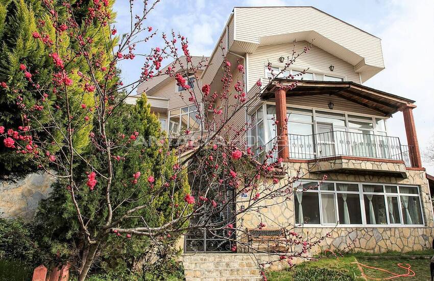 Lyxig Fristående Villa Med Privat Pool Och Trädgård I Bursa