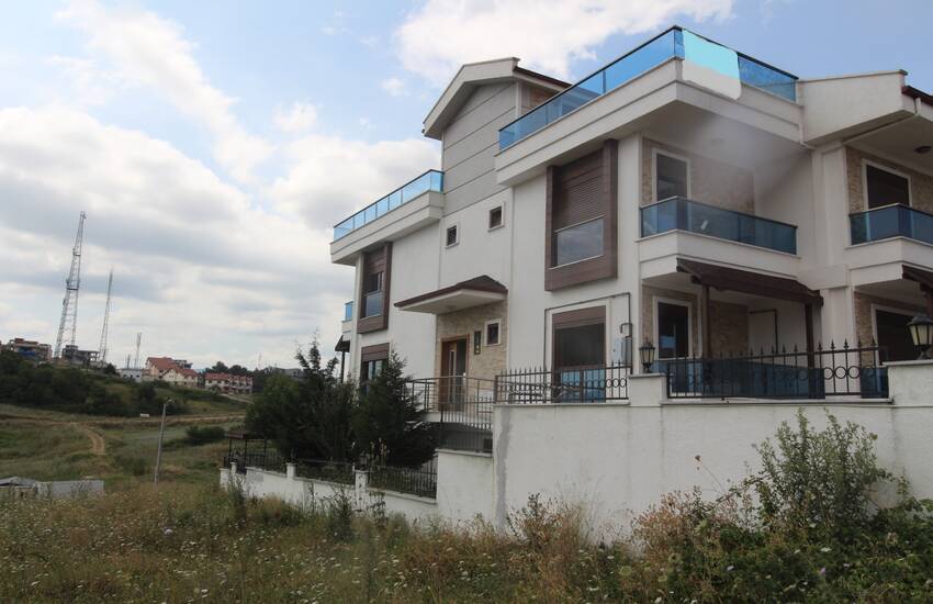 The House for Sale in Yalova Turkey with Sea and City View 1