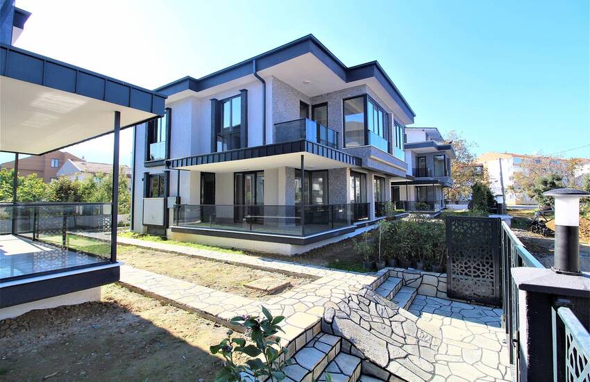 Luxury Houses with Spacious Design Near Sea in Yalova Cinarcik