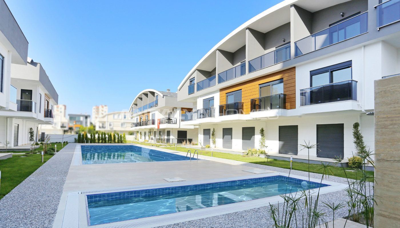 Aesthetic Houses with Blinds in Antalya Güzeloba