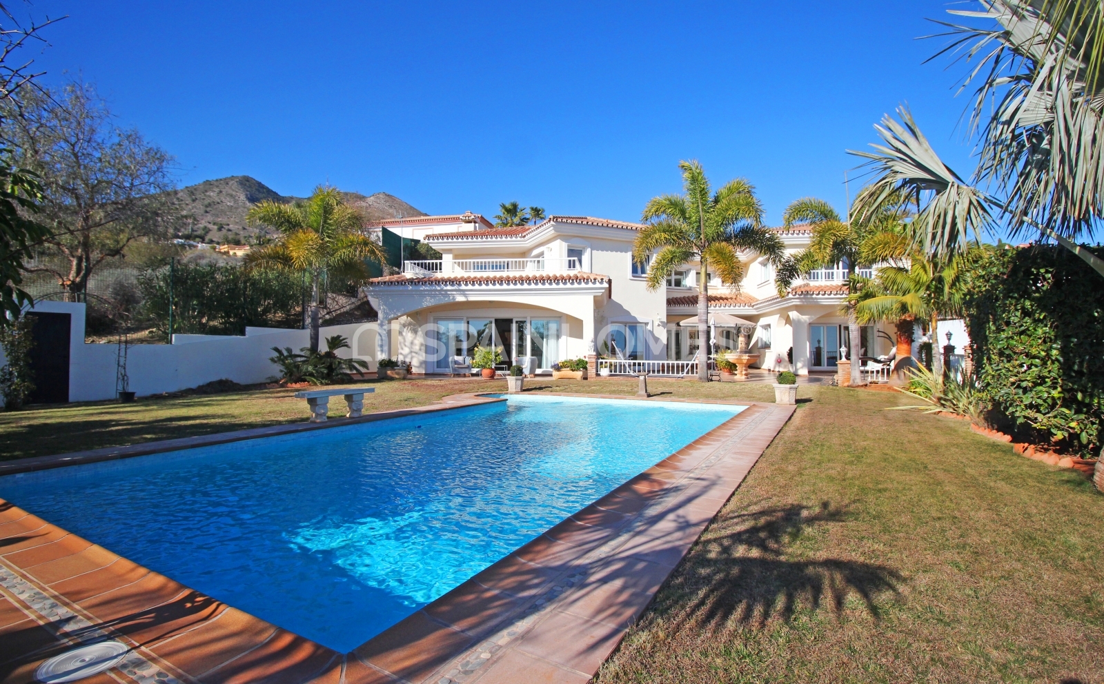 sea-view-house-in-a-natural-setting-in-benalmadena